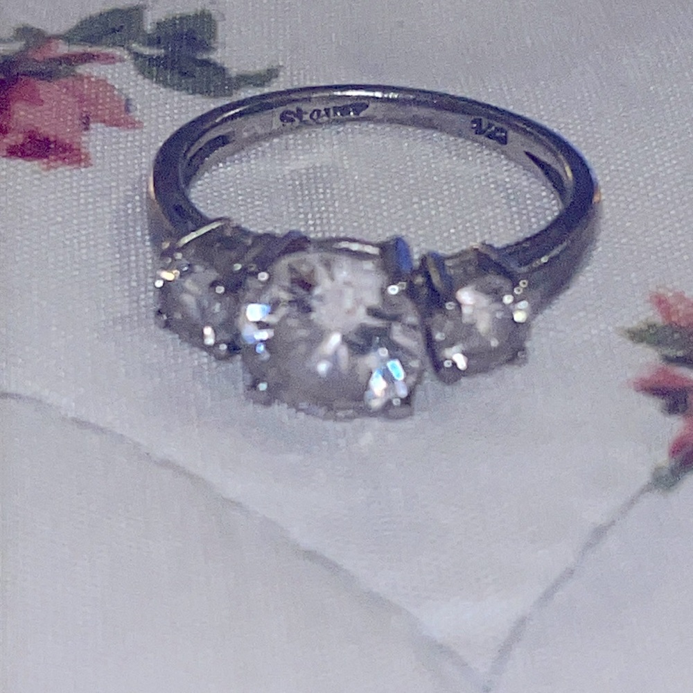 Stauer diamond aura 3 stone engagement ring size 7